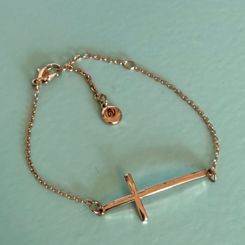 GOLD TONE CROSS BRACELET 9”